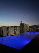 Modern condo 3 min walk to Ayala in Cebu business Park Near IT park