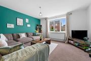 Spacious 4-Bed House, Super King Beds, Drive Parking & Fast WiFi, Near City Centre
