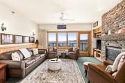 Majestic Lake Views 1BR King Suite and Heated Pools