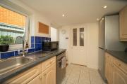 Spacious 3 Bedroom home in Ascot, Sleeps 5, Parking