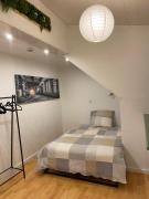 1 bedroom with private bathroom & Kitchenette