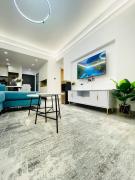 The Serenity Lookout Heated pool and Gym