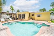 Tropical 4Bd Villa w Pool, Games & BBQ by Beach