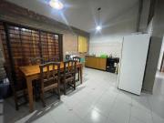 CASA EL GRINGO ubicada en Villa Parque Siquiman con vista al río tres habitaciones y capacidad para ocho personas