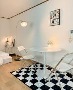 3Near Hongdae Station, 30sec on foot