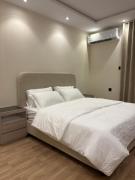 شقة دور ارضي غرفة وصالة أنيقة دخول ذكي