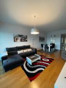 Sunny modern 2 bedroom apartment