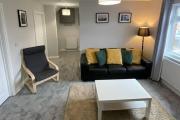 Storey Flat - Sleeps 4 - Pet friendly - Parking