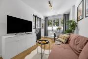 Downtown Apt - Trams&Bus Nearby - by Rentujemy