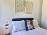 No8 Luxury Stays 4min walk City links Park Canal No8 Luxury Stays 4min walk City links Park Canal