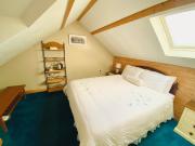 BallyV House: Private King Room with en-suite bathroom, breakfast, near Cliffs of Moher