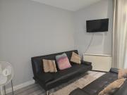 The Reading Chalet and gardens, suitable for contractors