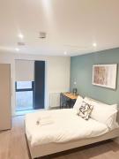 Newly build city centre Redcross Street studio 06