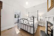 Top Leura