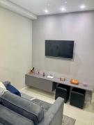 Studio novo bem equipado com ar condicionado e cozinha completa - Centro