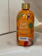 Unter dem Dach mit Parkplatz