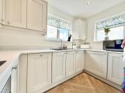 Sleeps 5, 3 Bedrooms, Ideal for short stays & 15 minutes to Swansea City