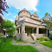 The Kings Throne Inn and Guest House