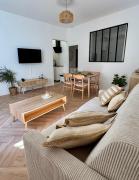 À Deux Pas du Palais