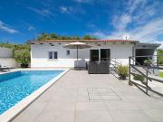 Villa in Pula with swimming pool