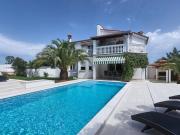 Villa in Pula with swimming pool