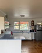 The Seaside Escape- Cozy 2BR by the sea