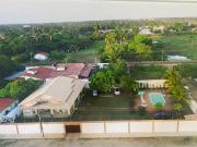 Casa de Praia com Ar, Piscina e Grande Área Verde