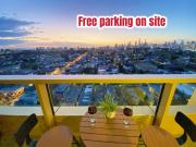 Stylish 1BR Apt with Balcony Parking Near Station