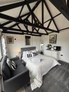 Goldings detached Barn farm stay