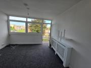 Spacious contractors and tourist apartment with parking & Wifi