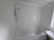 Spacious contractors and tourist apartment with parking & Wifi