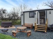 Greengill Farm Shepherds Hut- Ukc3632
