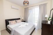 Top Paralimni