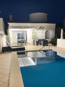 Charmante villa avec piscine dans les canaux