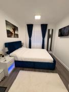 Modern En-Suite Double Bedroom in Cardiff with Private Entrance