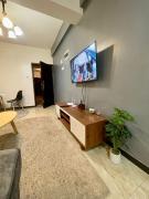 Cozy, 2 br Apartment on 14th Floor!