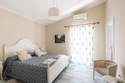Luxury Suite in Villa with Private Garden near Rome and Ostia