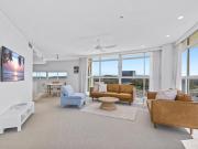 Stylish 3 Bedroom Apartment with Pool, Sauna & Gym