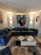 شقه فندقيه مفروشه في كمباوند وان قطاميه المعادي