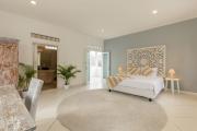 Villa 5mins to KuDeTa Beach club