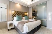 Modern Studio with Pool, Parking and King Bed in Historic Cape Town City Centre