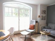 Morderne 3-Zimmerwohnung in einer Hausscheibe unter Reet