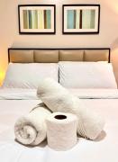 Big Studio Unit in Newport near NAIA w Balcony