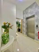 Cozy, City Center Condo