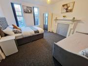 Modern flat in an affluent area for up to 6 guests