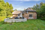 Charming Thatched Cottage Near North Sea