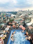 Lakeview Backpackers Hostel & Rooftop Bar