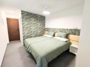 Green Day by Casas Cocodrilo