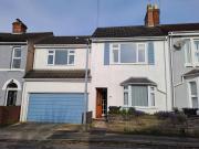 Swindon 4-Bedroom Town House With Garage and Garden