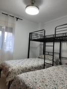 Habitación 3 Cama Literas Mixta Castilleja de la Cuesta